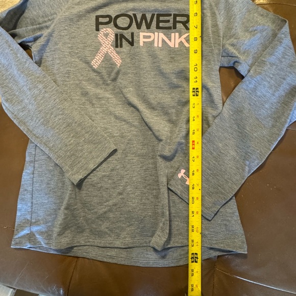 Under Armour grey LS power in pink women’s shirt. Cancer awareness. 🩷🩷 - Picture 3 of 6